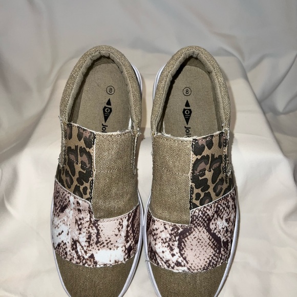 Jolimall slip-on sneakers, size 8 - Picture 2 of 3